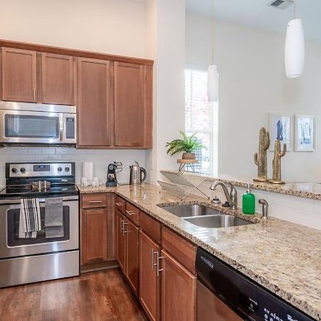 Laid Back 1Br W Comfy Living Room And Bar Charlotte Exterior photo