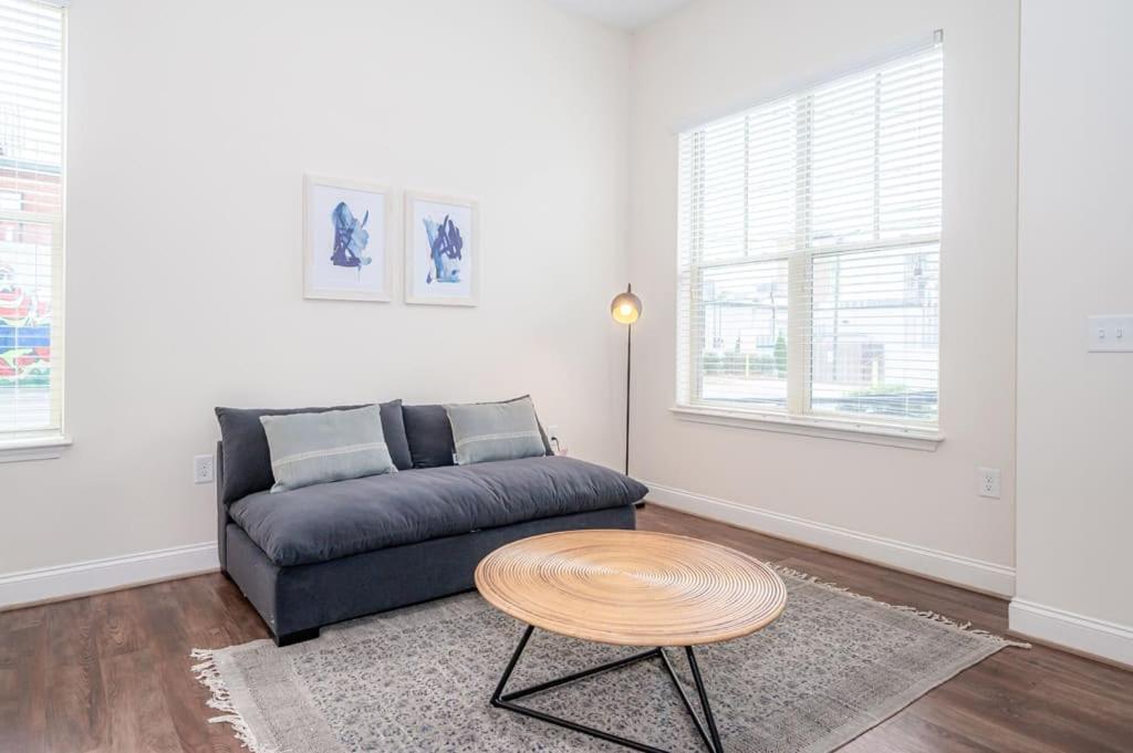 Laid Back 1Br W Comfy Living Room And Bar Charlotte Exterior photo